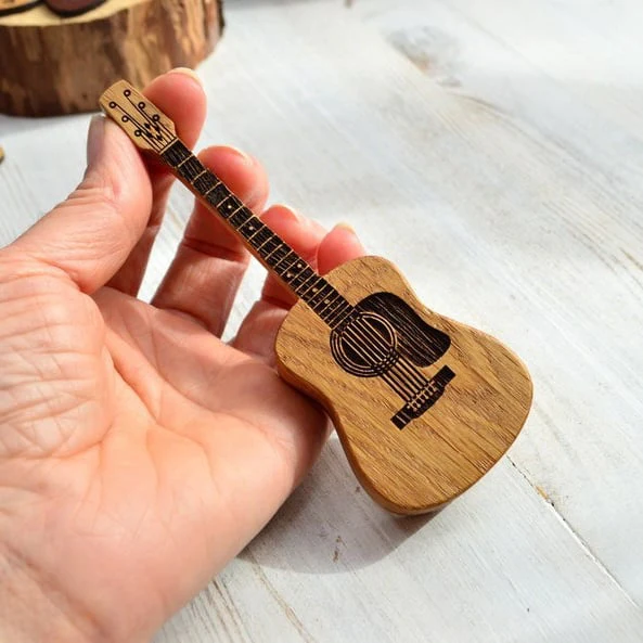 Natural Wood Guitar Pick Holder Case - Mini Acoustic Design for Musicians, Perfect Gift Idea - Image 3