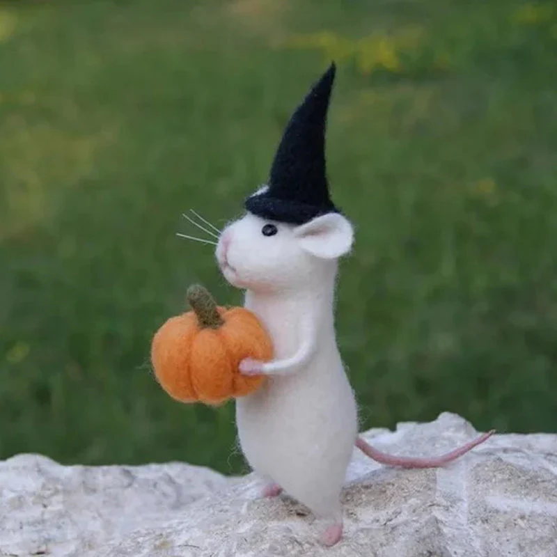 Handcrafted Felt Pumpkin Mouse Ornament - Unique Seasonal Decor for Halloween & Christmas Celebrations - Image 3